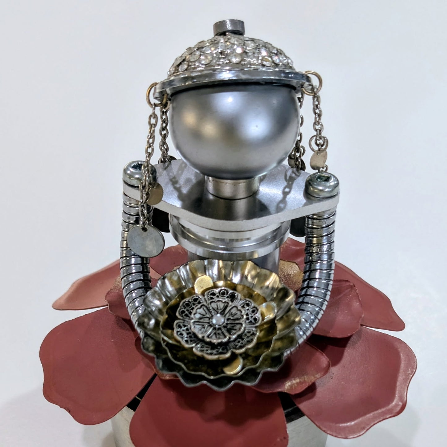 Lilly Jewel Box Bot